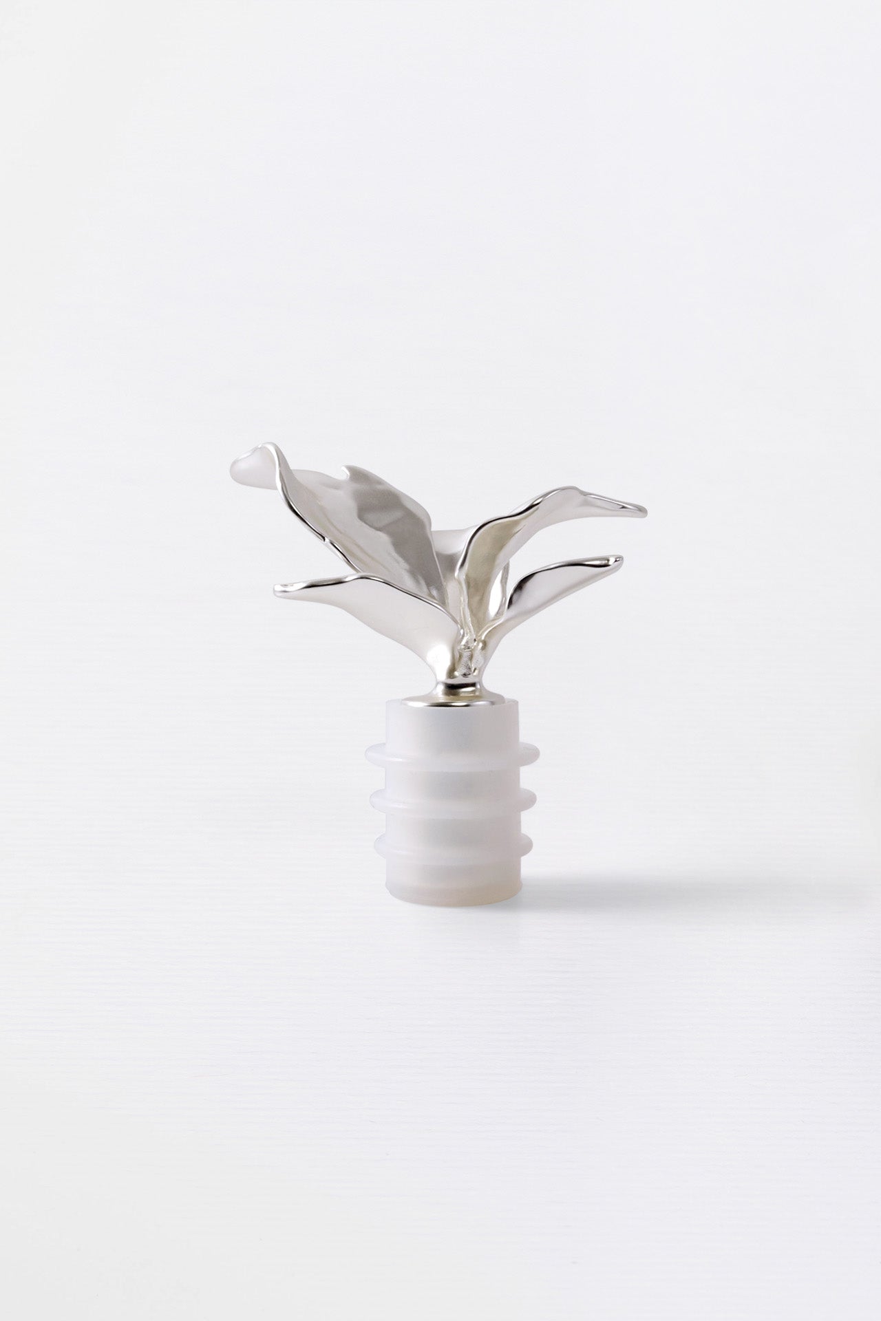 A silver metal wine cork in the shape of a bloom flower with a rubber seal.