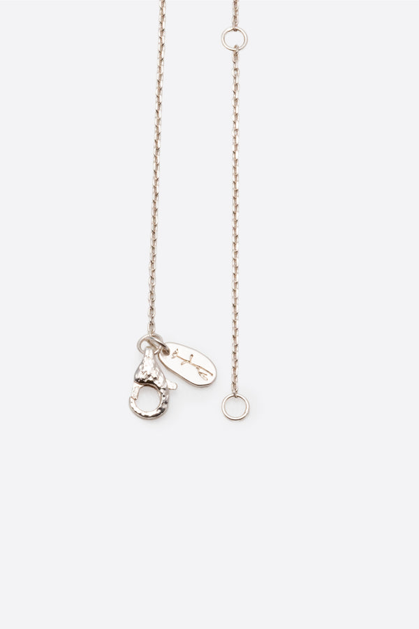 Adjustable silver chain clasp detail