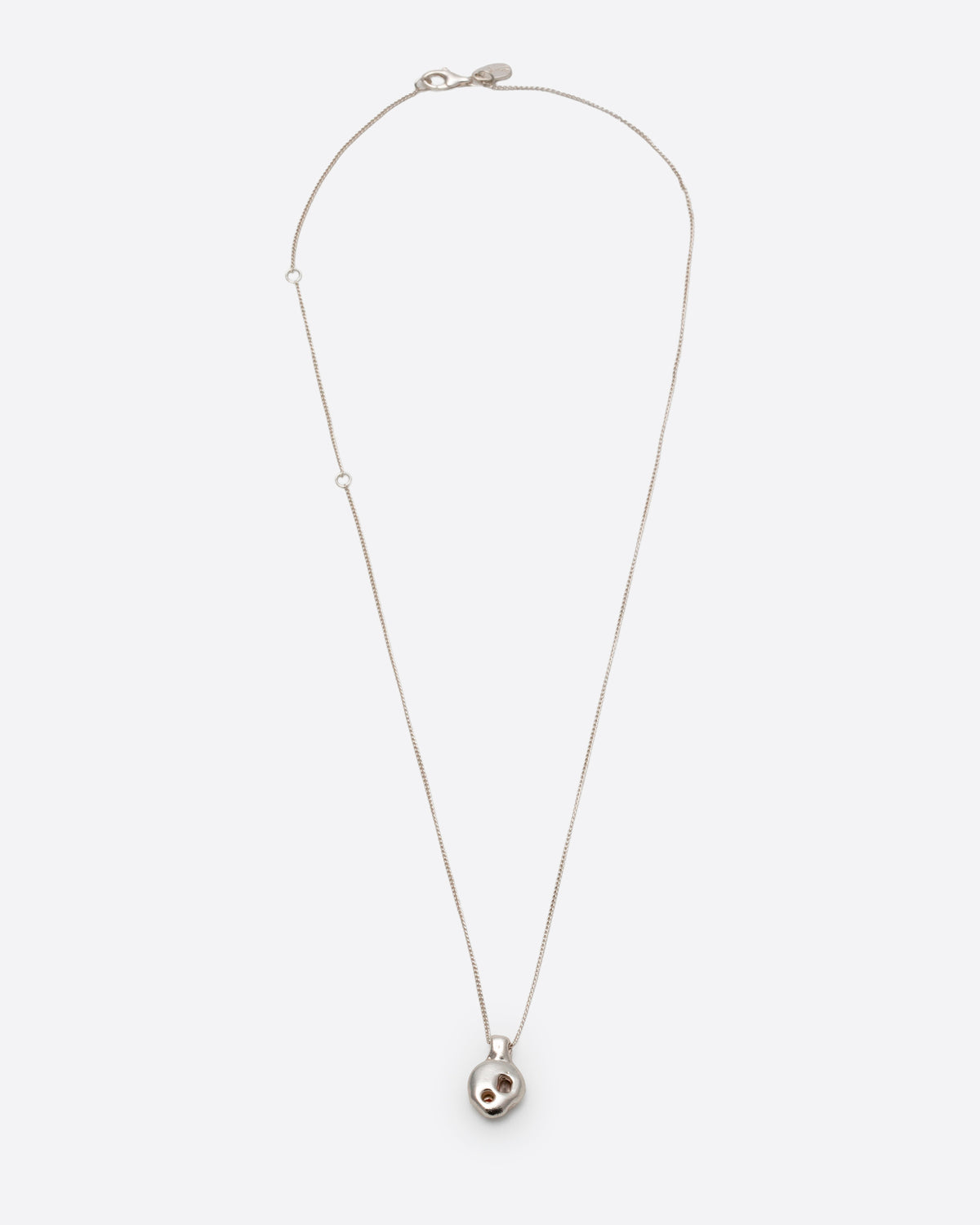Ambar Necklace in silver: full fine-chain necklace with rounded organic pendant.