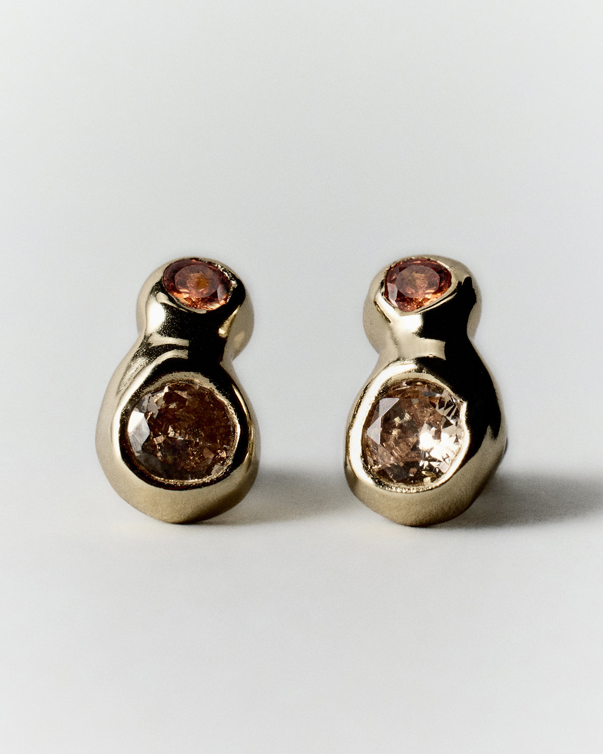 Double Pepita Studs Earrings in gold: pair of double-stone stud earrings with reddish and amber tones.