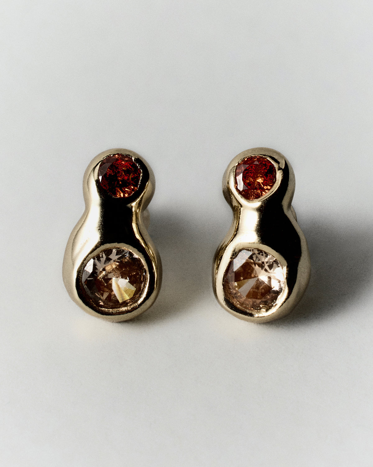 Double Pepita Studs Earrings in gold: front view of the double-stone stud earrings.