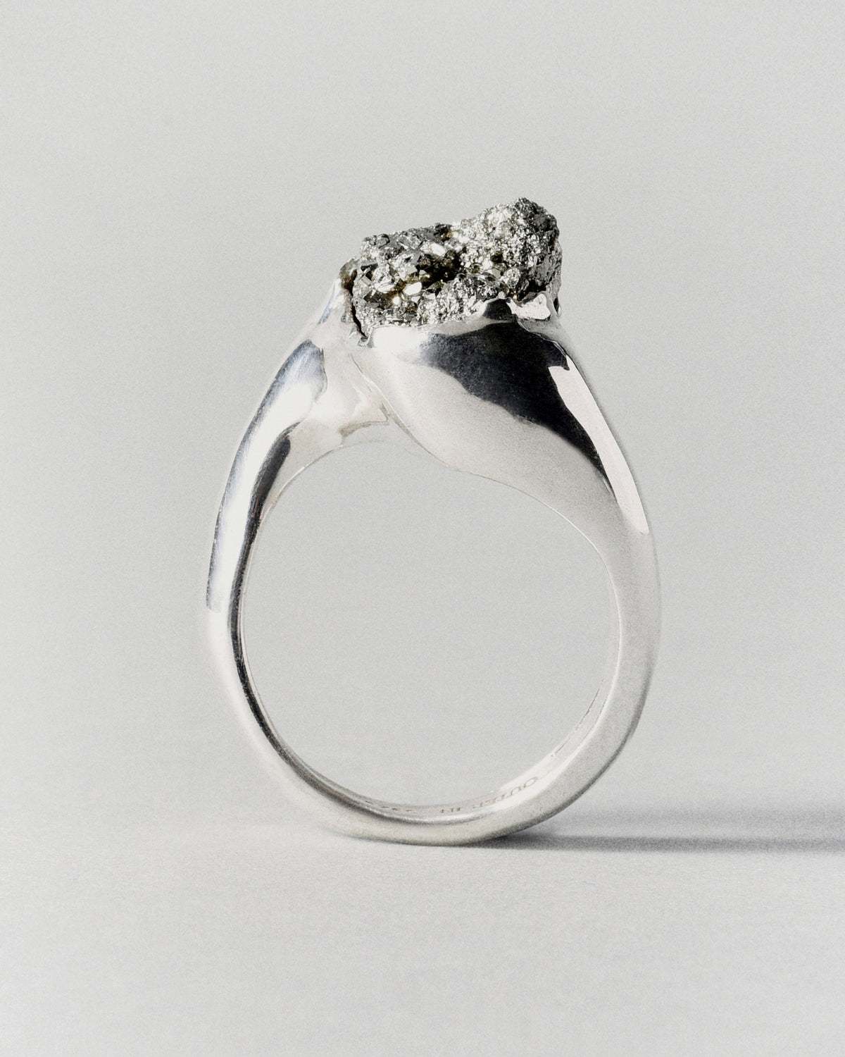 Pirita Ring in silver: side profile showing the raised textured stone and circular band.