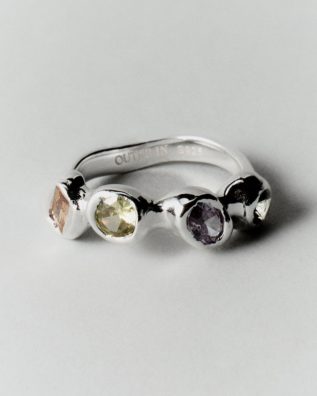 Prado Pepita Ring in silver: angled view of the ring's pale, green and purple stones.