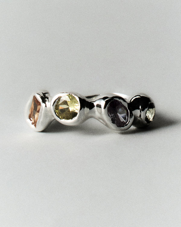 Prado Pepita Ring in silver: front view showing three rounded stone settings across the ring.