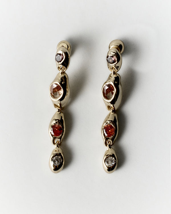 Sunset Pepita Long Earrings in gold: pair of long dangling earrings with linked warm-colored stones.