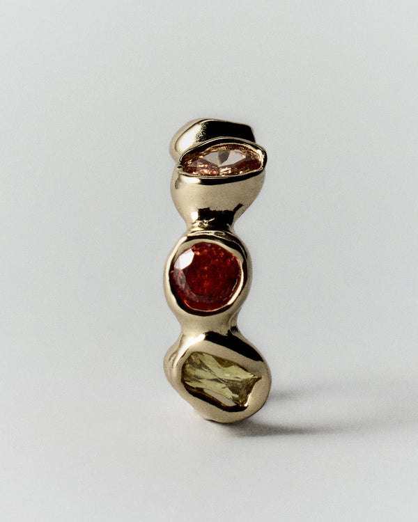 Sunset Pepita Ring in gold: ring standing upright with three warm-colored stone settings.