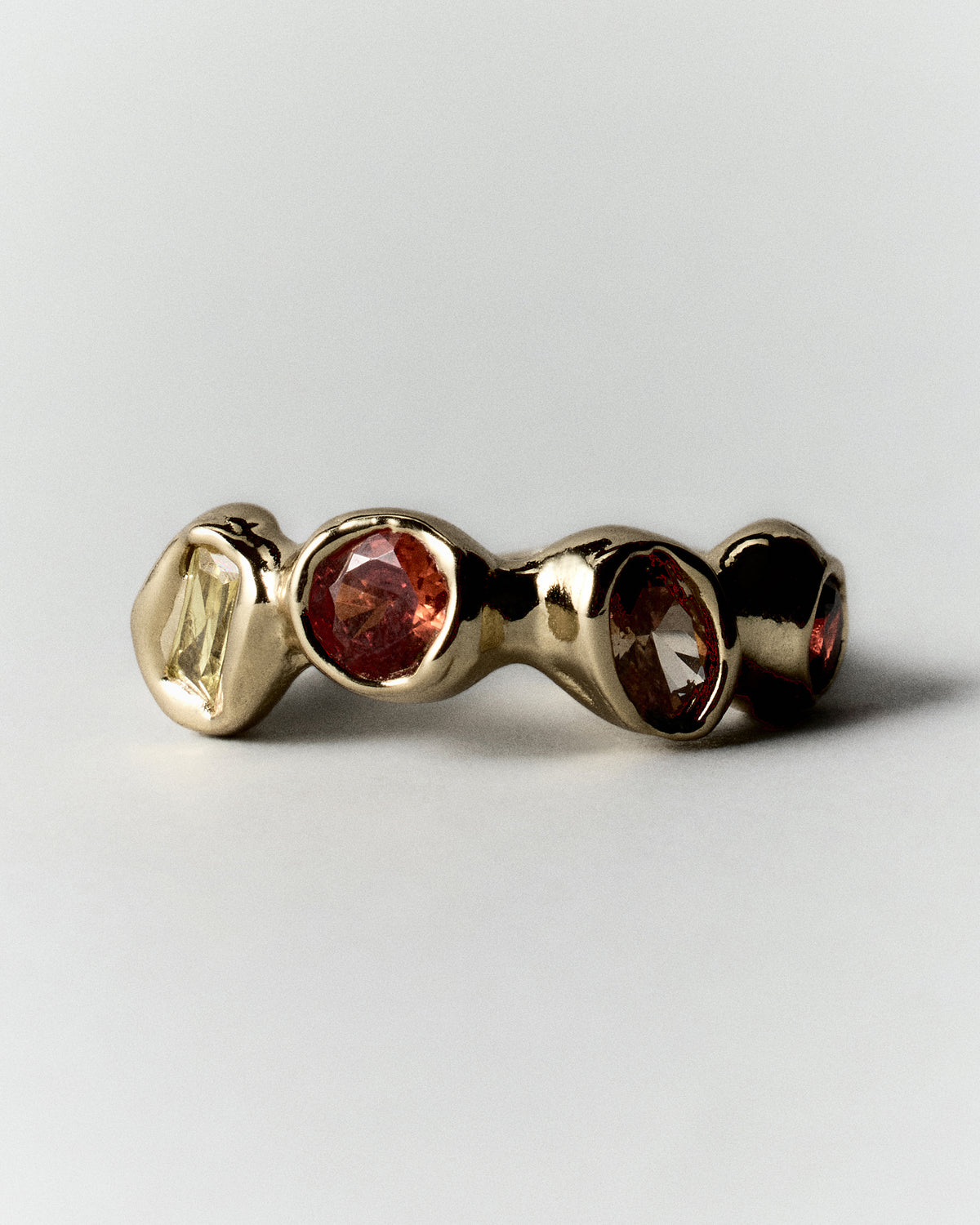 Sunset Pepita Ring in gold: front view of the ring's three rounded stone settings.