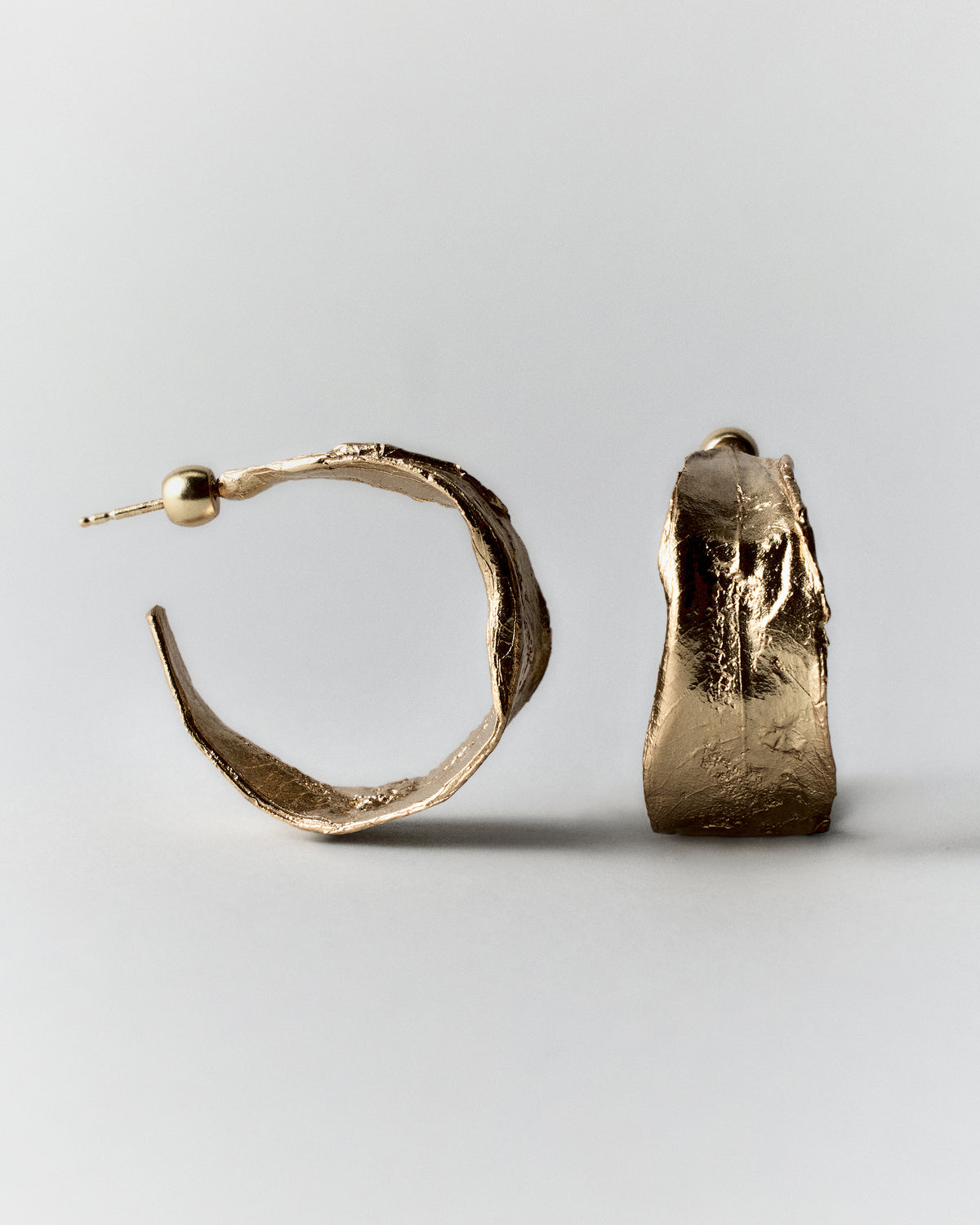 Vitalis II Hoops in gold: front and side profiles of the broad textured hoop earrings.